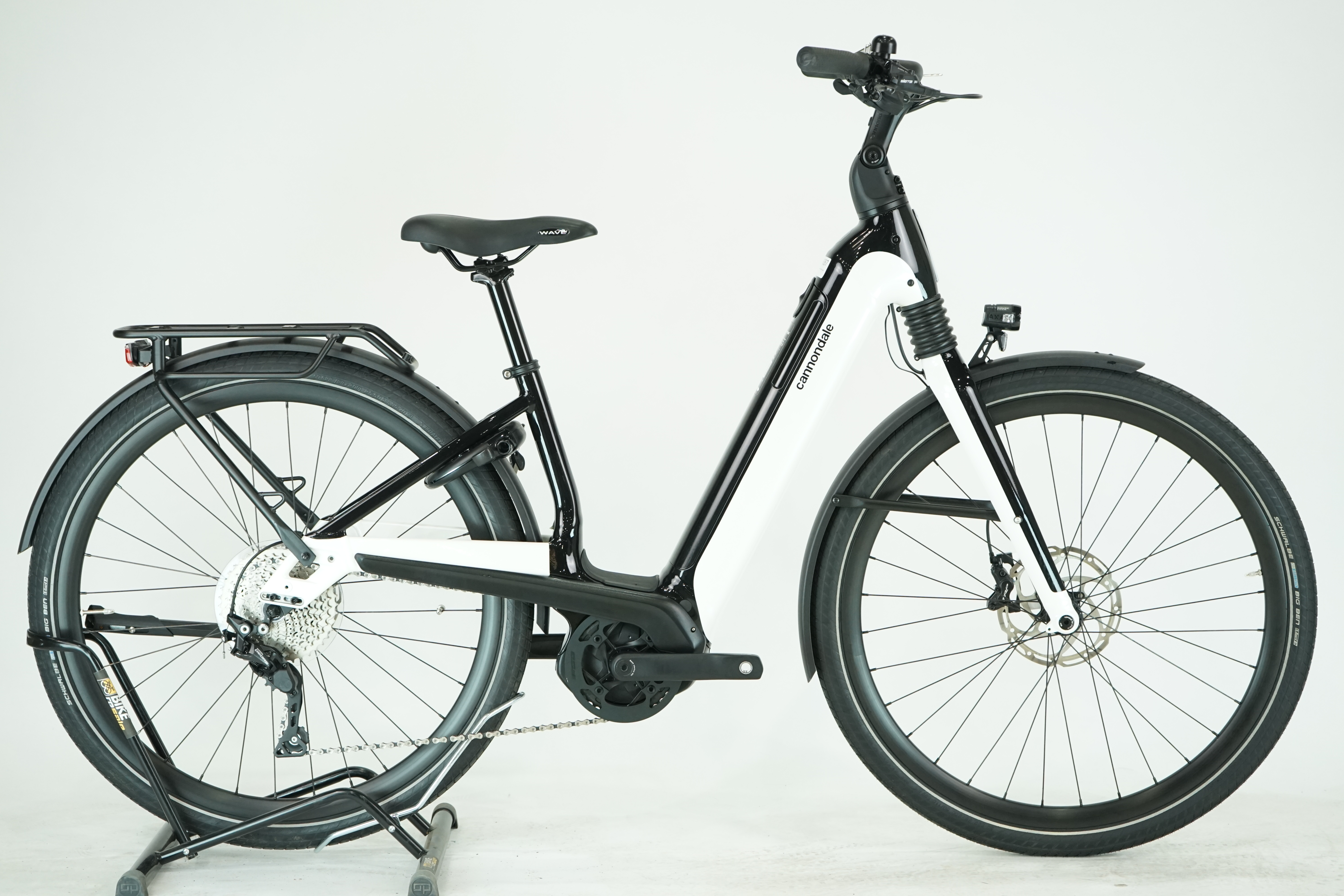 Cannondale Mavaro Neo 5+ 2022 - Trekking E Bike - 625 Wh - Tiefeinstieg