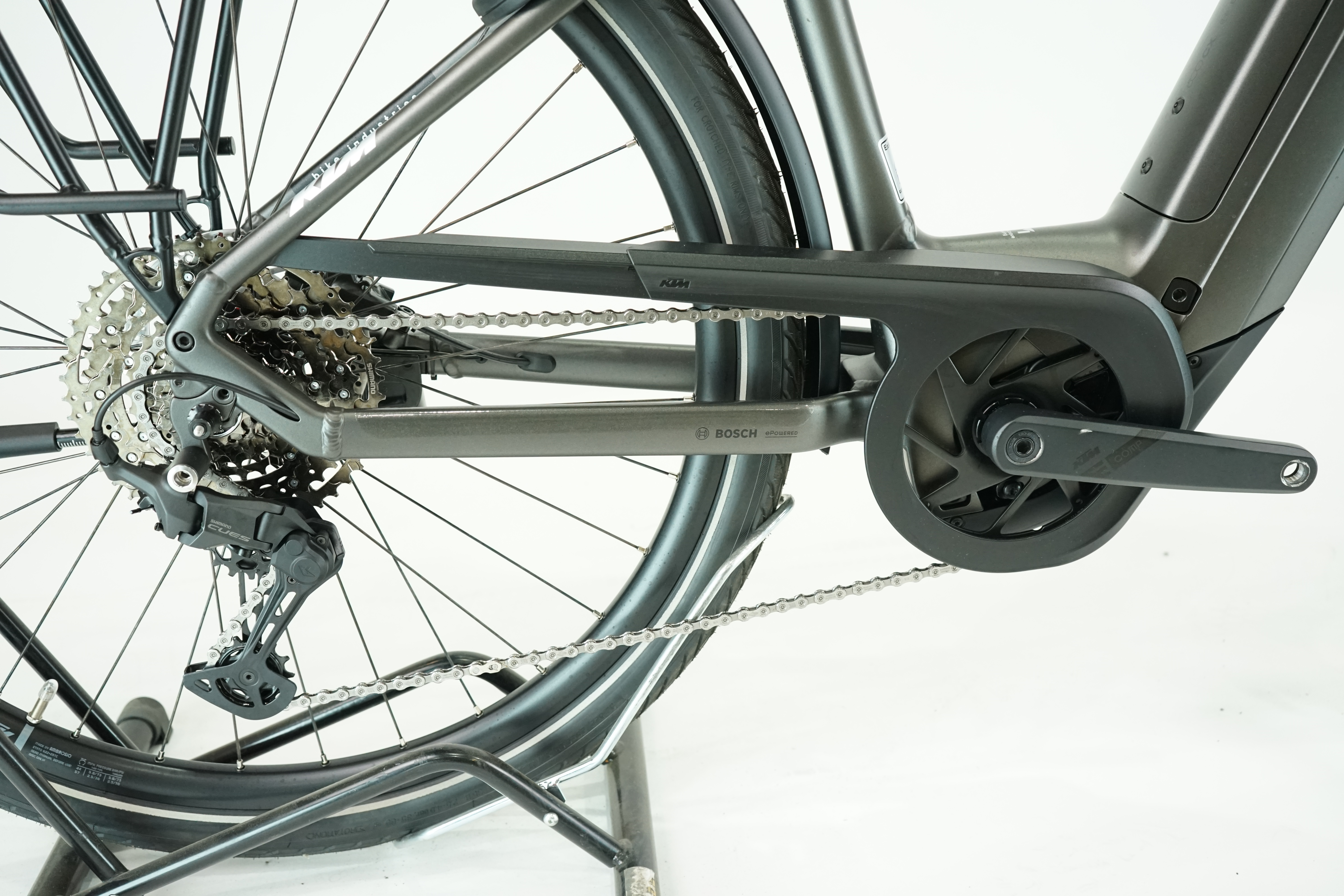 KTM Cento 10 Plus  2025 - Trekking E Bike - 800 Wh - Tiefeinsteiger - 28 Zoll