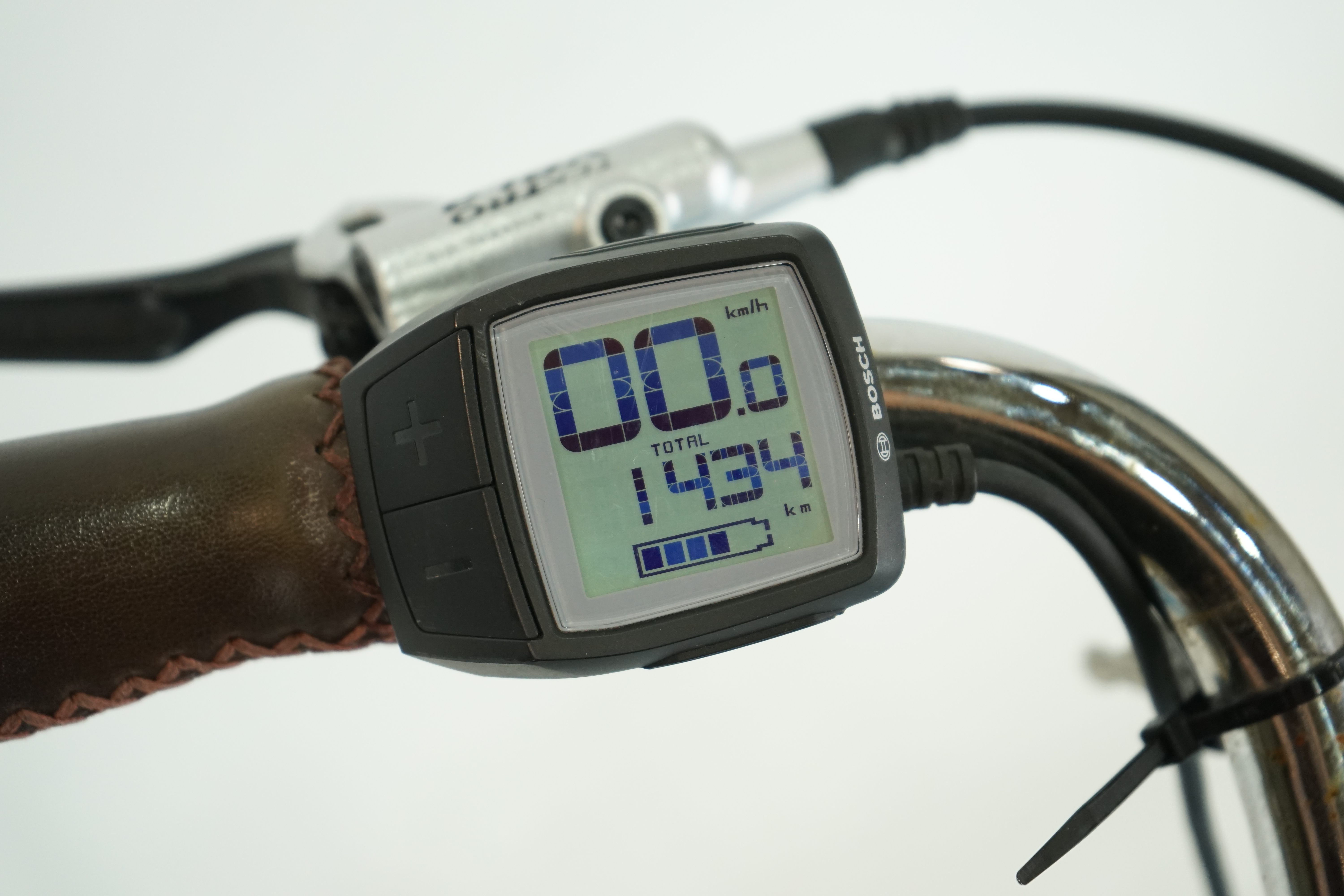 Diamant Juna Deluxe+ 2022 - City E Bike - 400 Wh - Damen Sport