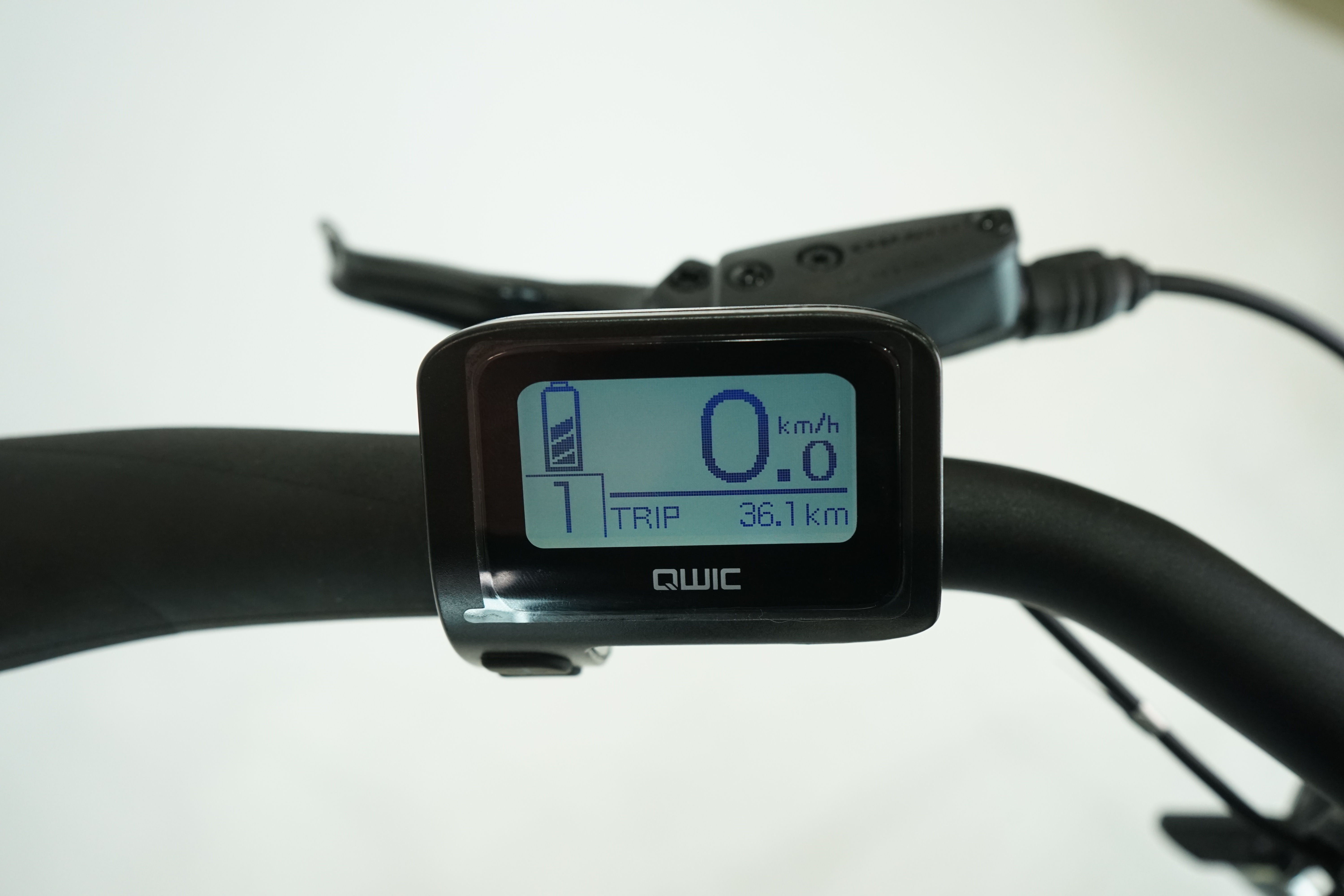 Qwic Premium MN7D 2022 - City E Bike - 625 Wh - Tiefeinstieg