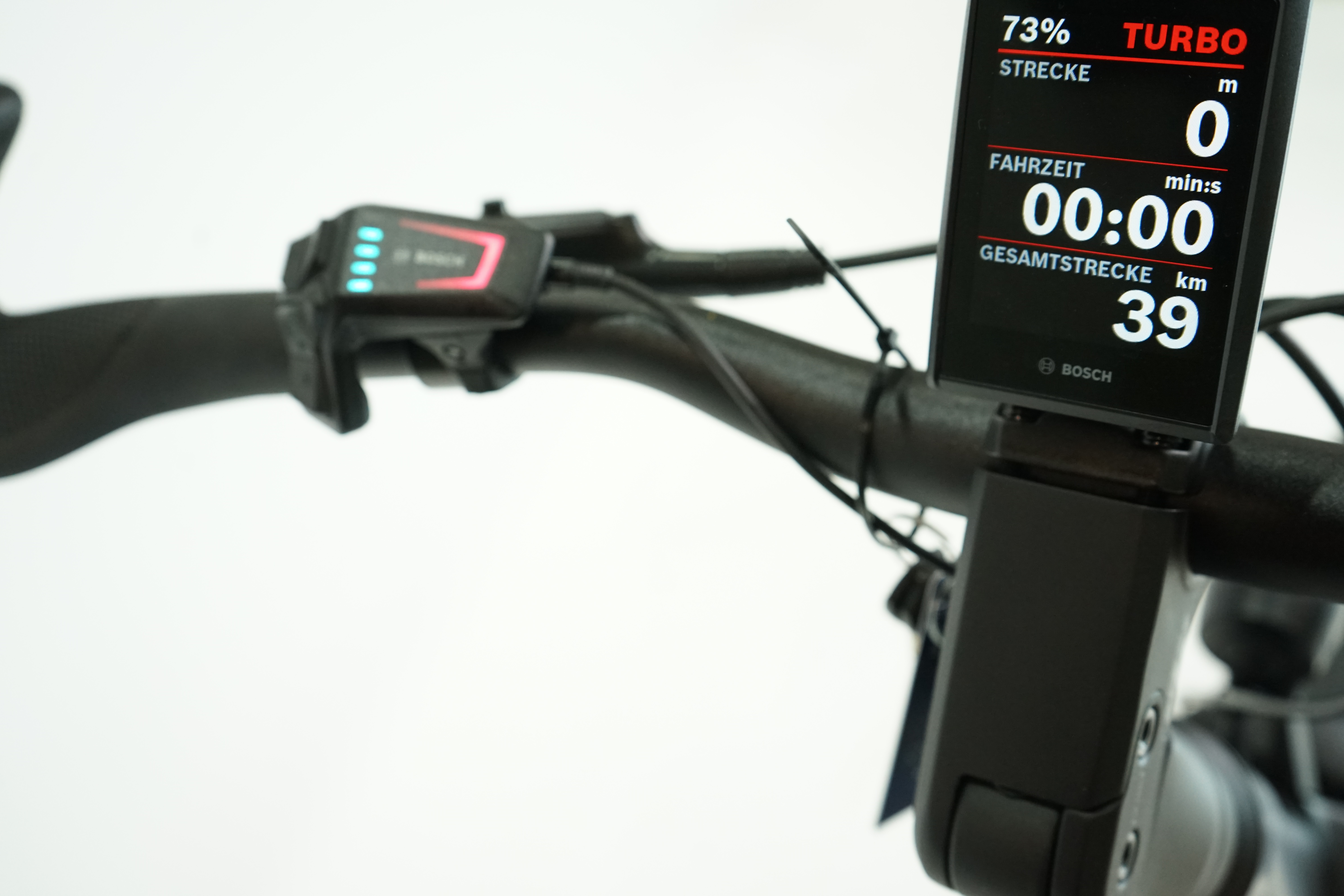 KTM Cento 10 Plus  2025 - Trekking E Bike - 800 Wh - Tiefeinsteiger - 28 Zoll