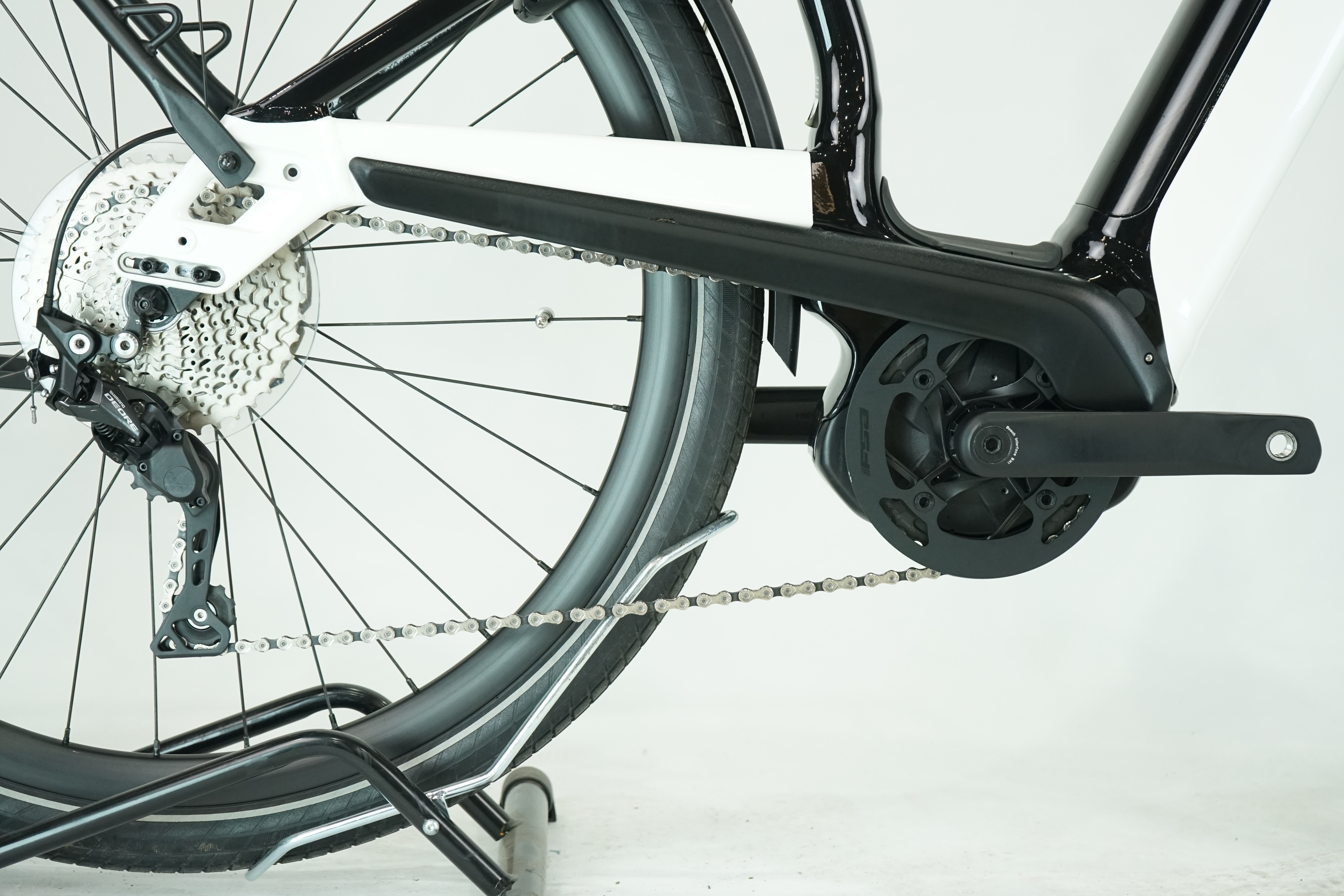 Cannondale Mavaro Neo 5+ 2022 - Trekking E Bike - 625 Wh - Tiefeinstieg