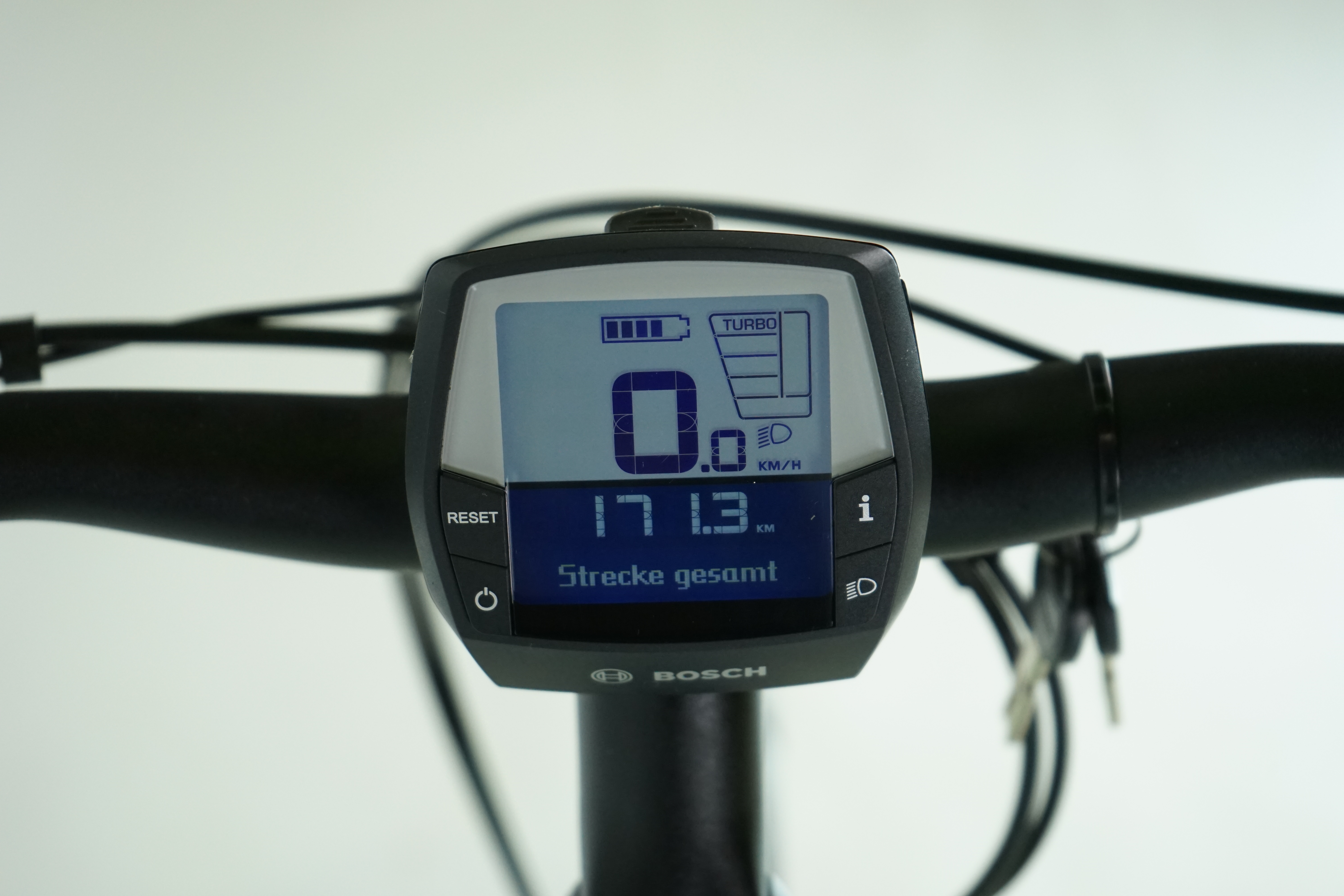 Velo de Ville AEB 890 2022 - Trekking E Bike - 625Wh - Diamant